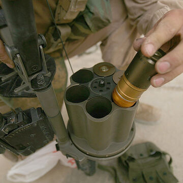 800px-M32_Grenade_Loading.jpg